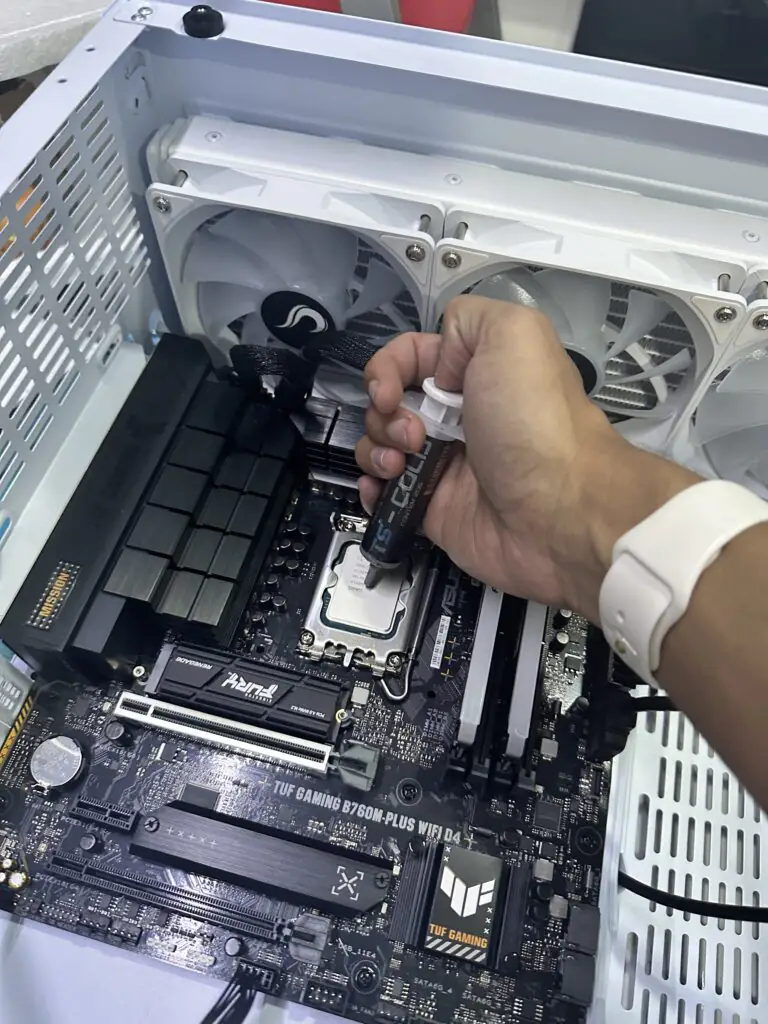 Manutenção de computador realizada pela RM Assistência